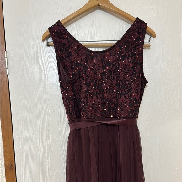 Chic Burgundy Maxi Dress with Sequin Detail - Picture 7 of 12